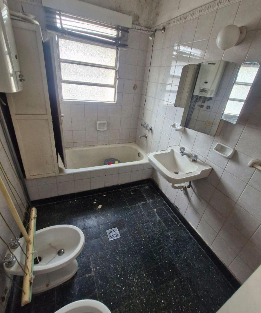 Foto de Oportunidad 3 Ambientes a Refaccionar Sin Expensas con Balcón – Murillo, imagen 2