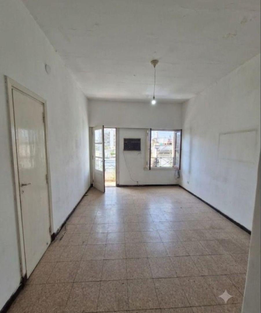 Foto de Oportunidad 3 Ambientes a Refaccionar Sin Expensas con Balcón – Murillo, imagen 3