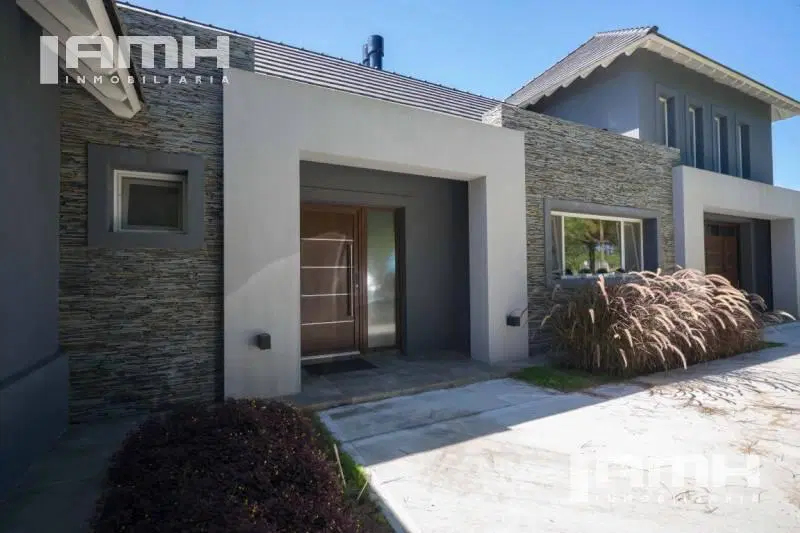 Casa en la herradura Categorica en venta Pinamar De la Cincha 1