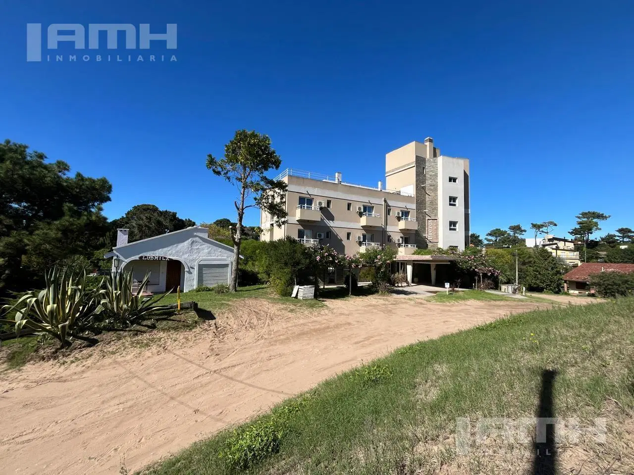 Lote multifamiliar con casa a demoler 8