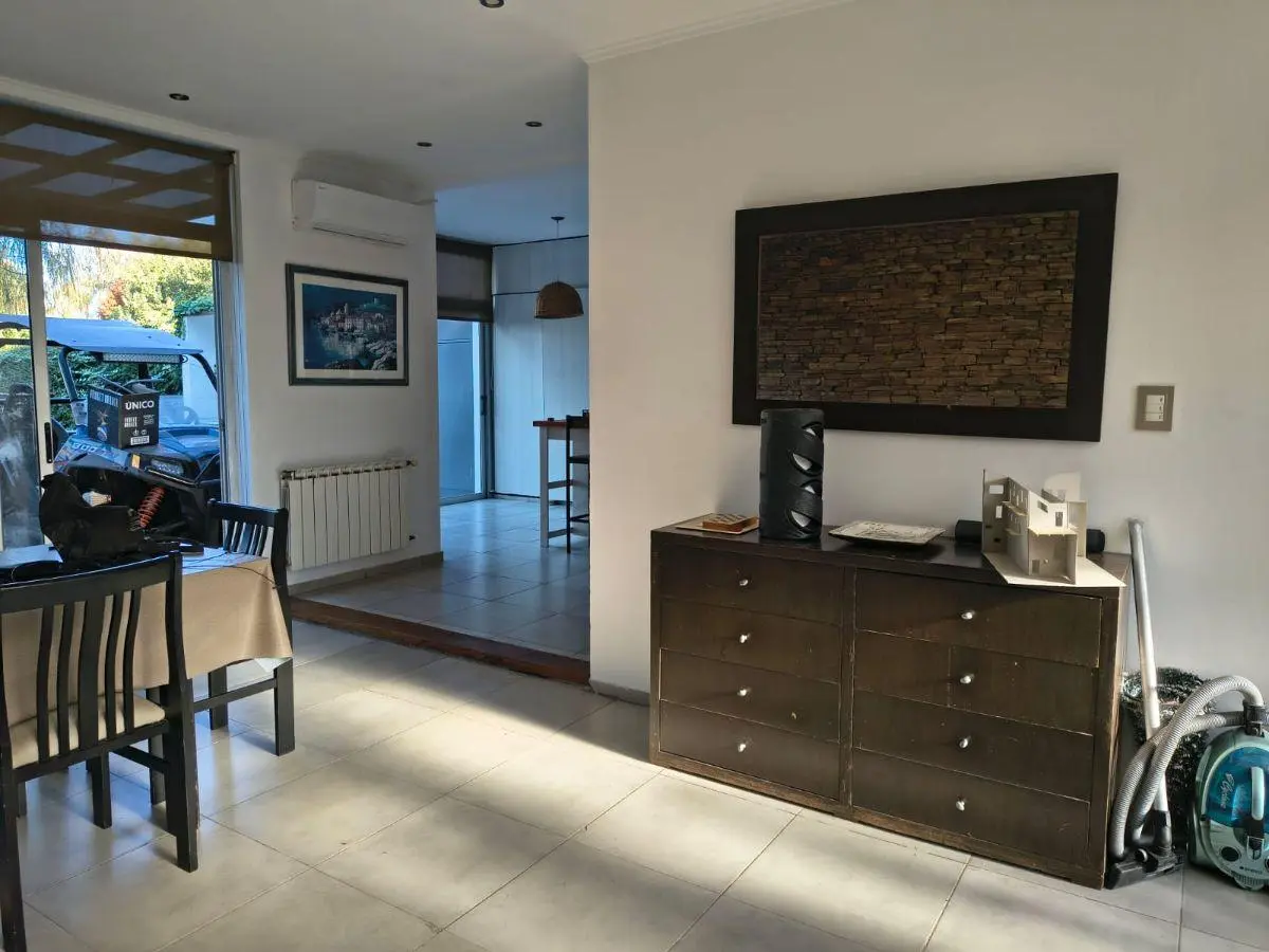 CASA EN ALQUILER EN GONNET CALLE 484 E/ 8 Y 10 4