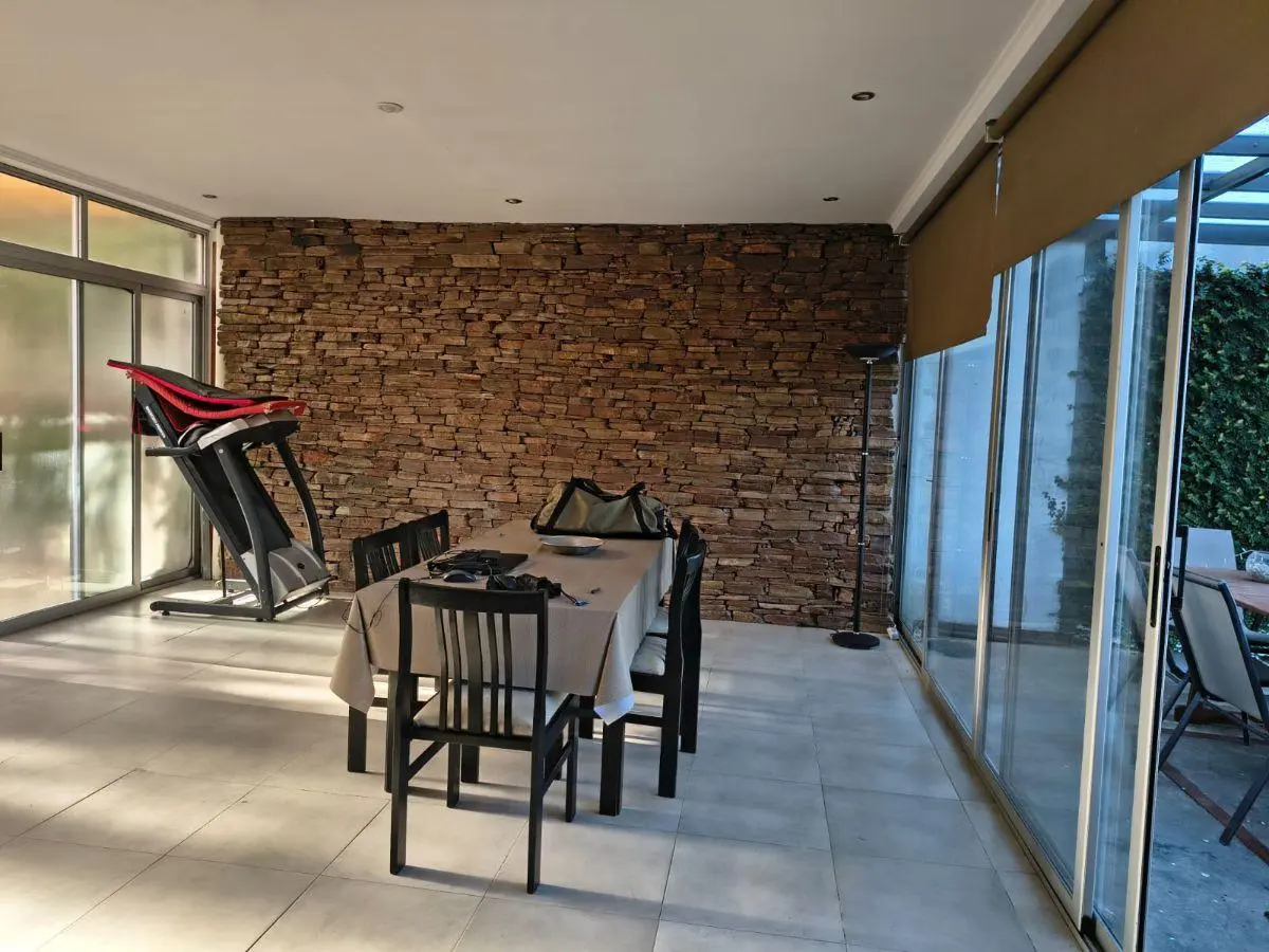 CASA EN ALQUILER EN GONNET CALLE 484 E/ 8 Y 10 5