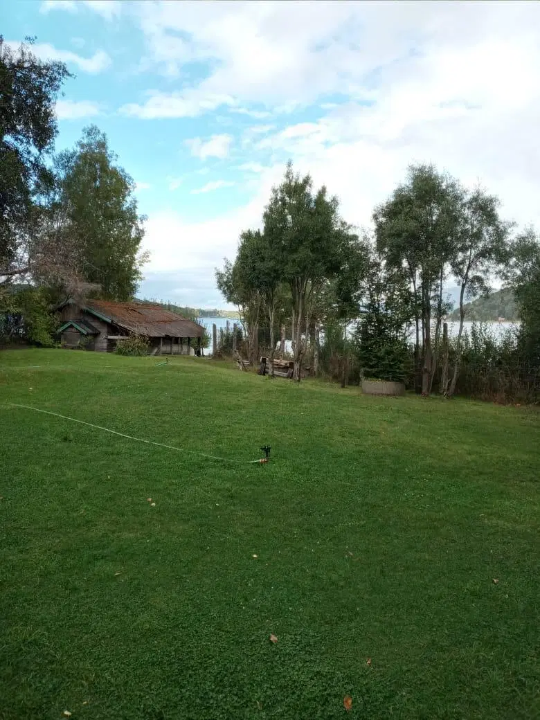 TERRENO SOBRE COSTA LAGO MORENO 3