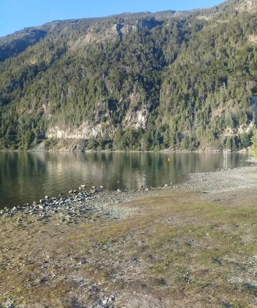 TERRENO SOBRE COSTA LAGO MORENO 2