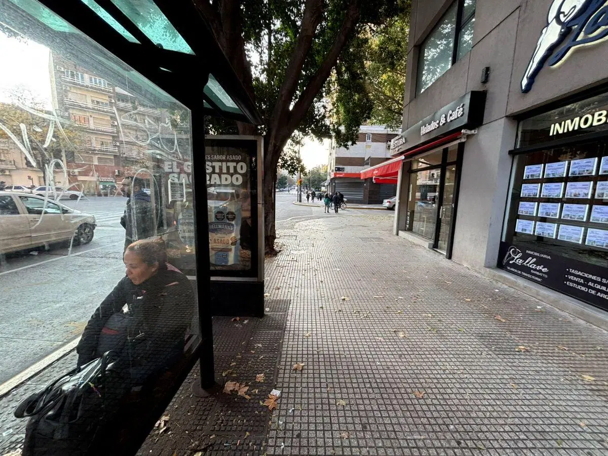 Local 128mts s/Av y Parada mts Parque Lezama y Av M. Garcia Muy Comercial 4