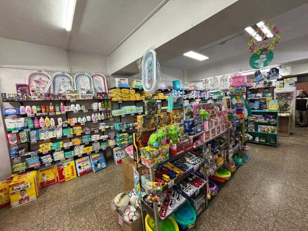 Local 128mts s/Av y Parada mts Parque Lezama y Av M. Garcia Muy Comercial 5