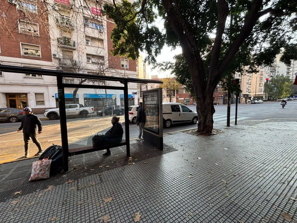 Local 128mts s/Av y Parada mts Parque Lezama y Av M. Garcia Muy Comercial 2