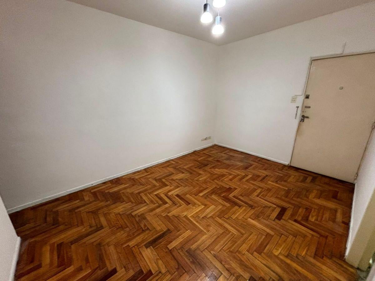 Foto de 2amb 35mts parquet vestidor cocina comedor Av Boedo y Av Garay, imagen 1