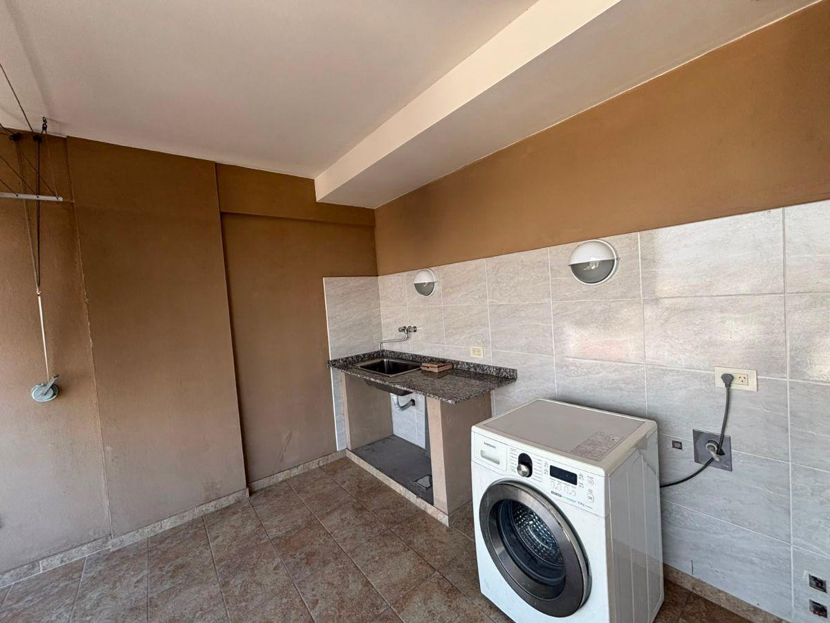 Foto de Hermoso Departamento de 2 1/2 Ambientes Con Cochera (APTO CREDITO), imagen 4
