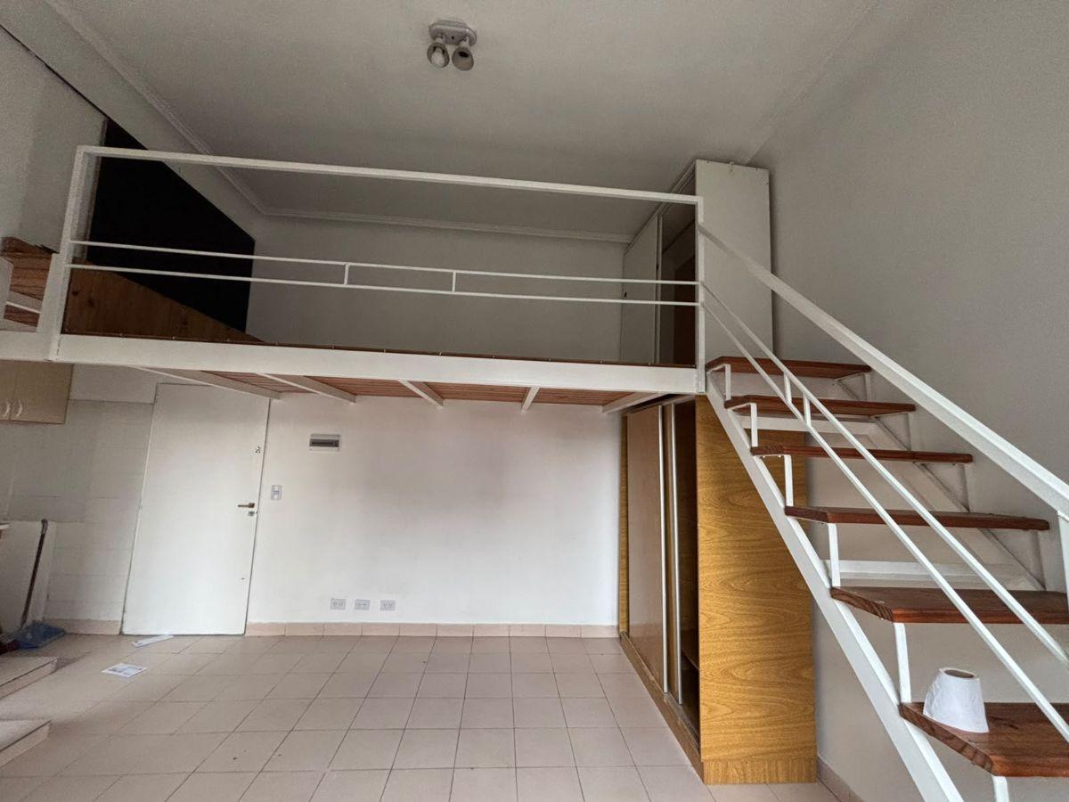 Foto de Departamento Monoambiente con entrepiso en Balvanera, imagen 2