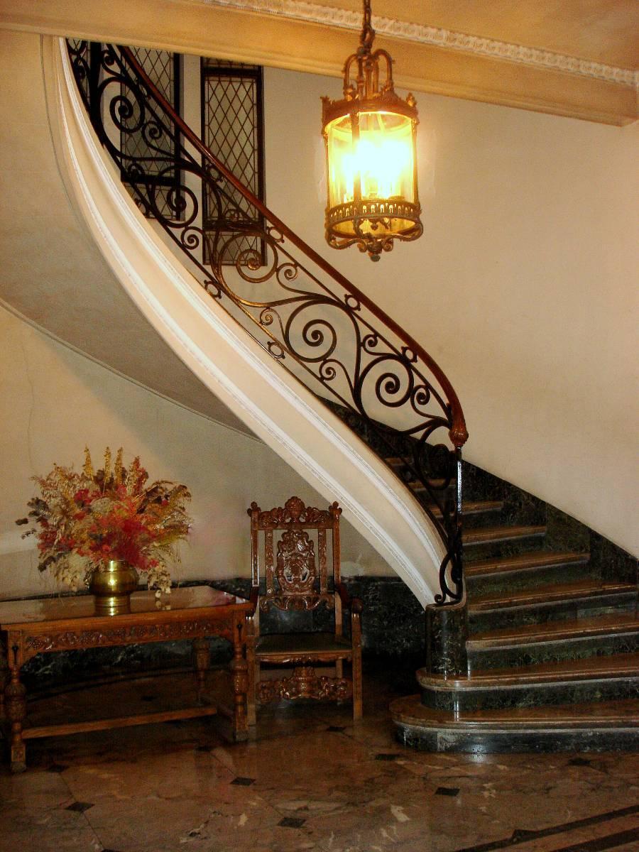 Montevideo y Las Heras - Elegante Piso Francés - Divino a Nuevo - Luz y Sol!