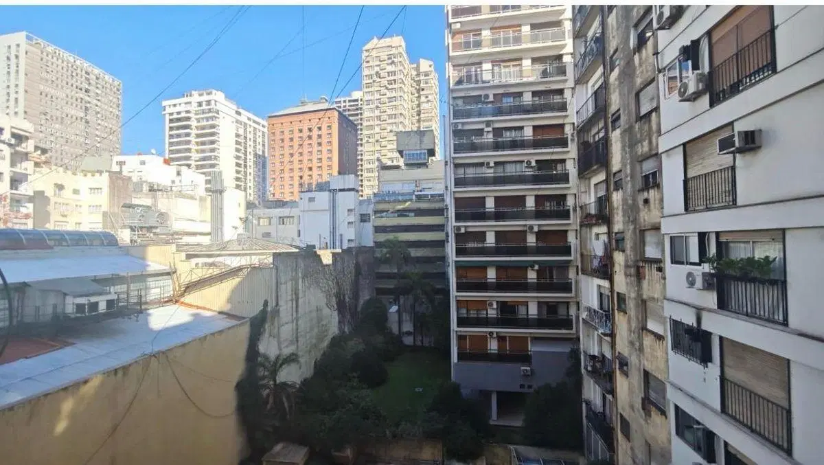 Av. Libertador y Montevideo 2 Amb Cfte pulmon 3