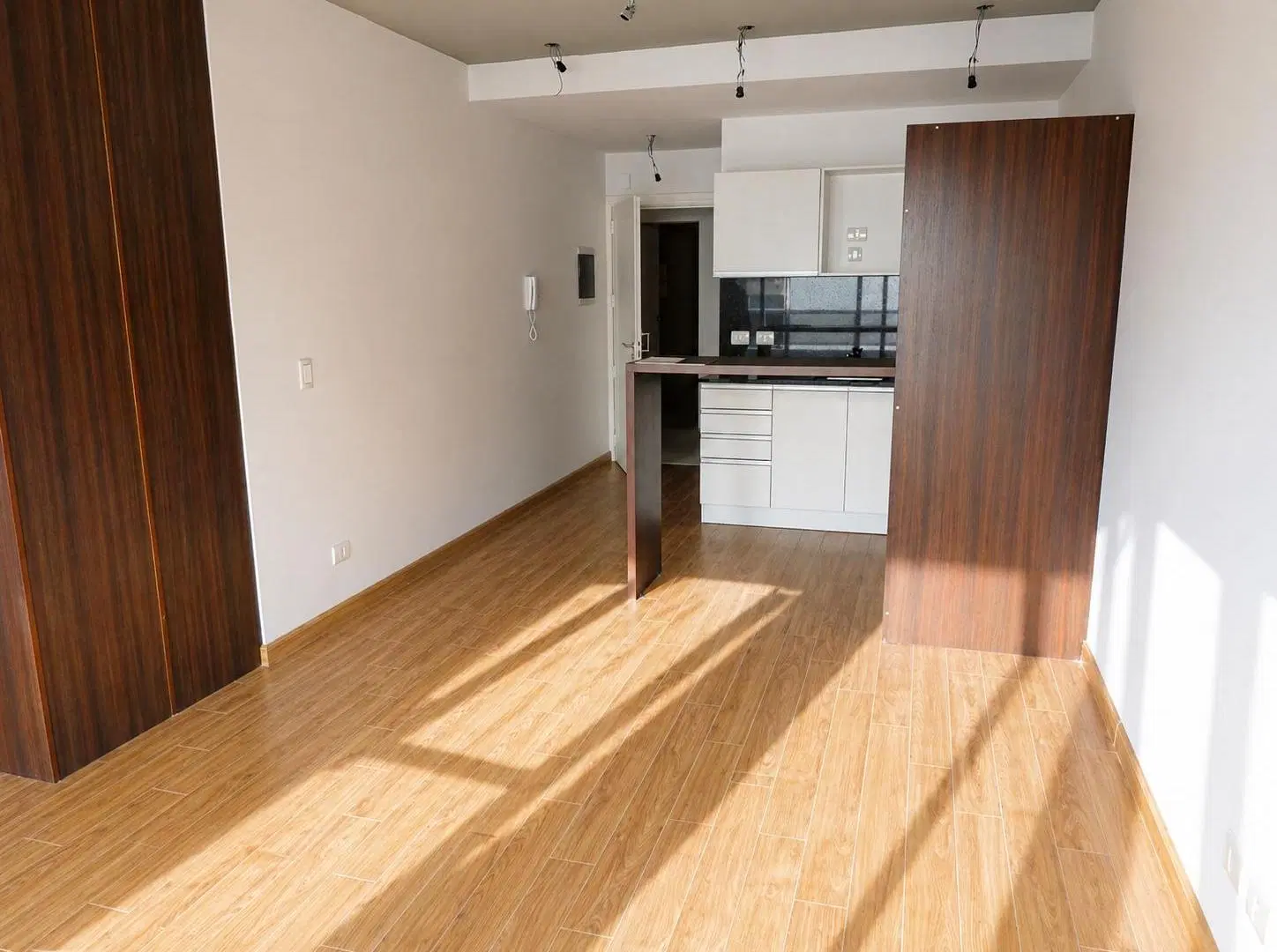 Espectacular monoambiente divisible con balcón, contrafrente, amenities y ubicación estratégica 4