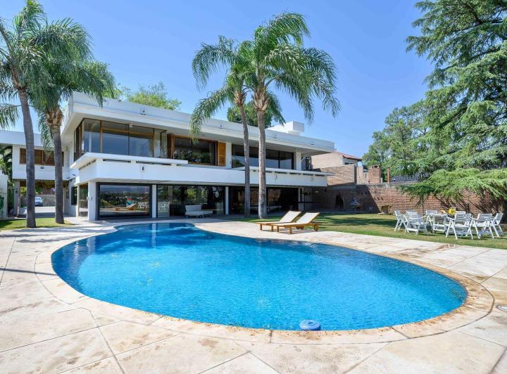 Excelente Casa en alquiler cinco dormitorios, excelentes vistas, Cerro de las Rosas 1