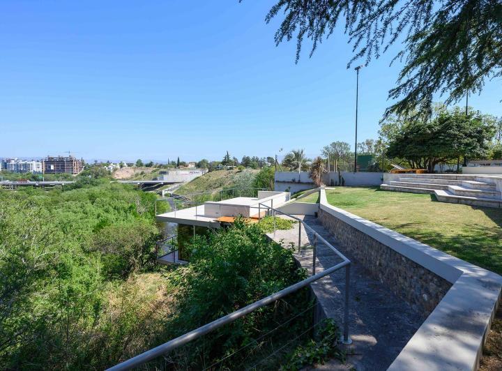 Excelente Casa en alquiler cinco dormitorios, excelentes vistas, Cerro de las Rosas 3