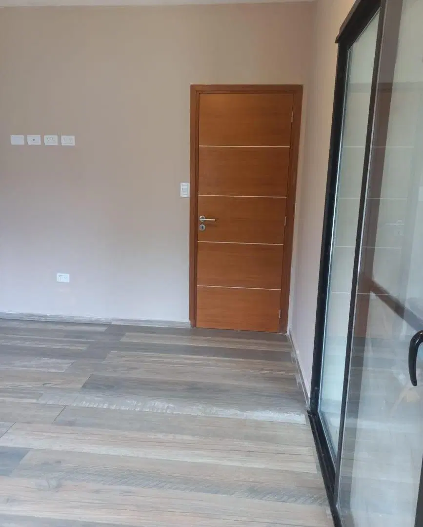 Excelente Casa en alquiler cuatro dormitorios, pileta, seguridad Valle del Golf 5