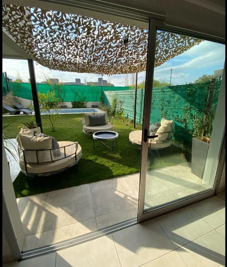 Casa en alquiler, tres dormitorios, Rossen. 2