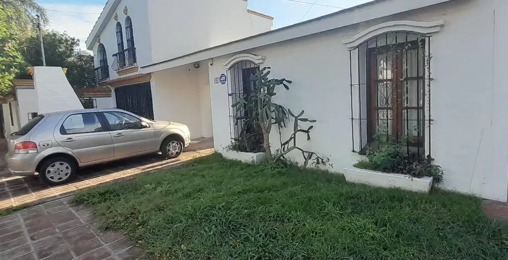 Casa en alquiler, dos dormitorios, amplia galeria, Tablada Park, Zona norte 3