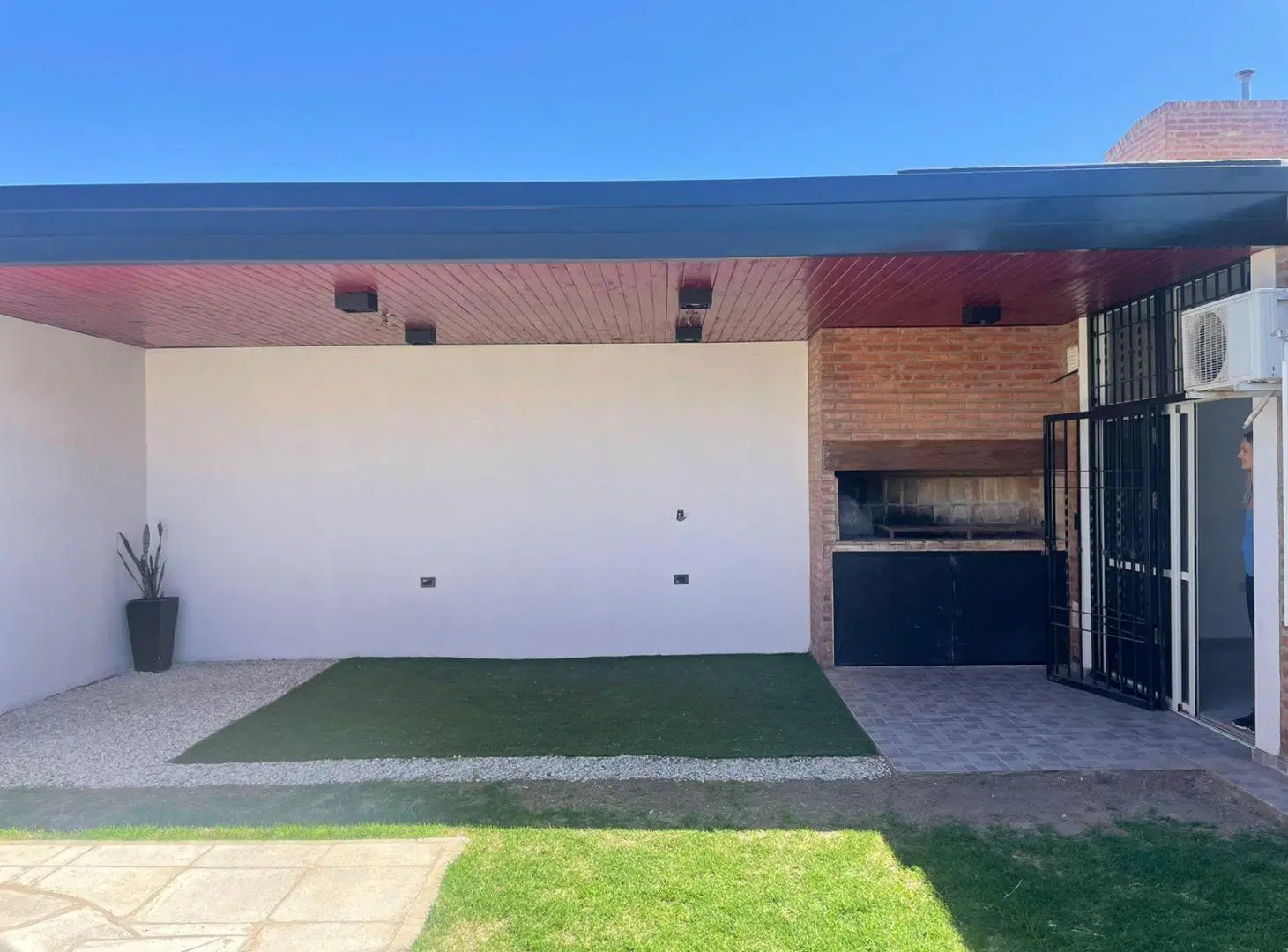 Casa en alquiler tres dormitorios, Natania, pileta, Prox Valle escondido 2