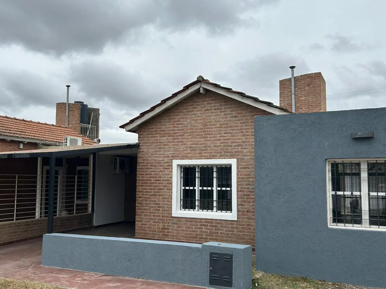 Casa en alquiler tres dormitorios, Natania, pileta, Prox Valle escondido 8