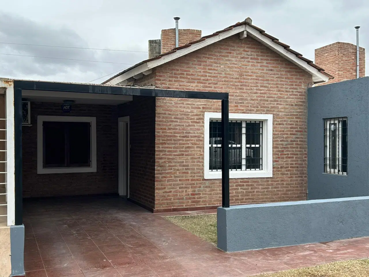 Casa en alquiler tres dormitorios, Natania, pileta, Prox Valle escondido 1