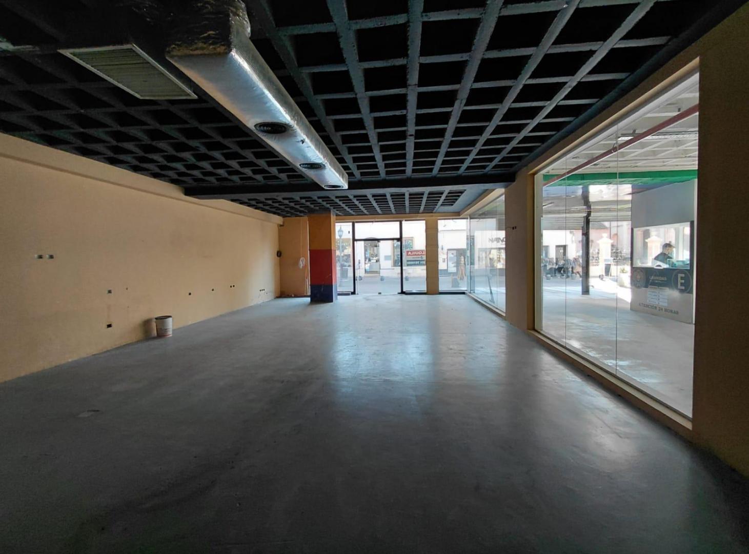 Foto de Local en Centro, gran vidriera, ubicación estratégica, imagen 3