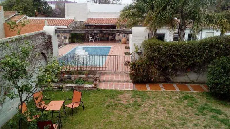 Casa en  venta tres dormitorios, Cerro de las Rosas , Zona Norte 2