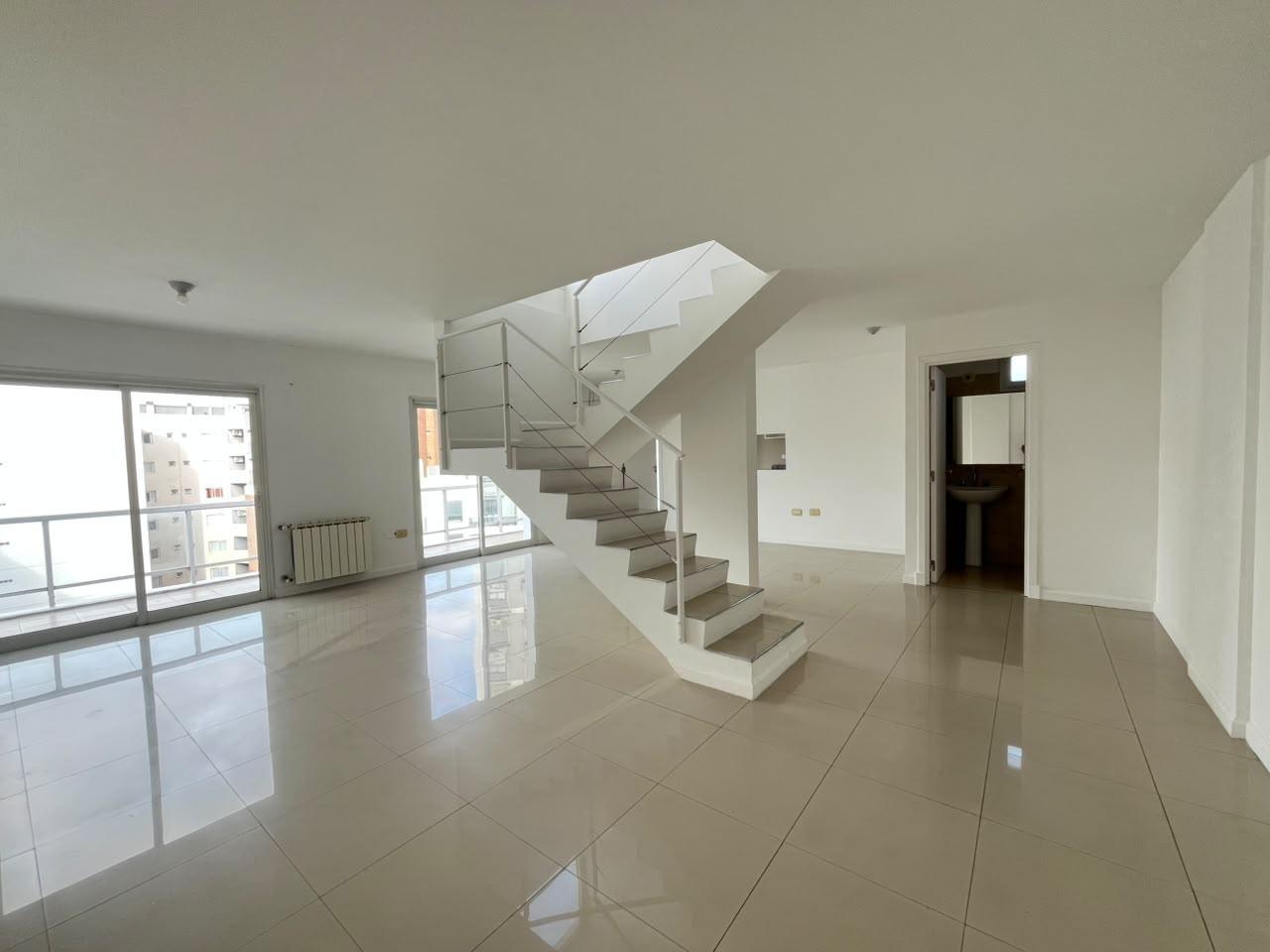 Foto de TRIPLEX CON DOBLE TERRAZA PROPIA CON VISTA A LAS SIERRAS, imagen 4