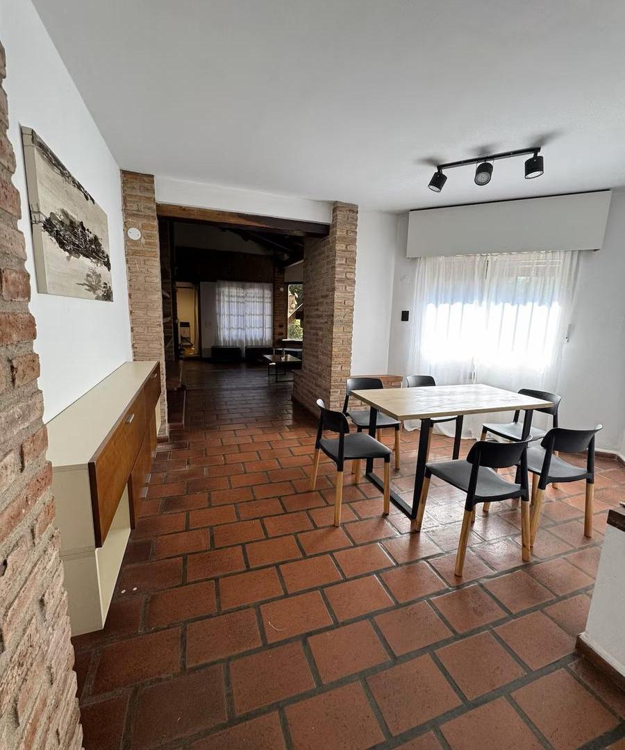 Foto de Casa en venta, toda en planta baja, seis dormitorios, imagen 1