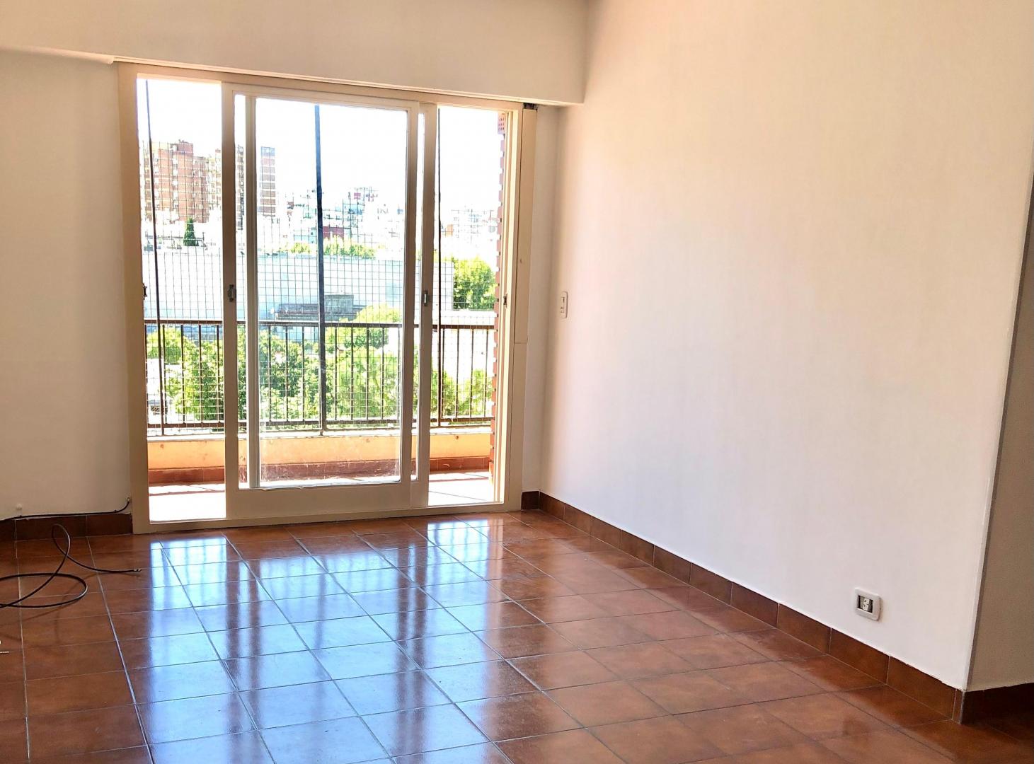 Foto de Departamento De 4 Ambientes Con Balcón Corrido muy luminoso, imagen 4