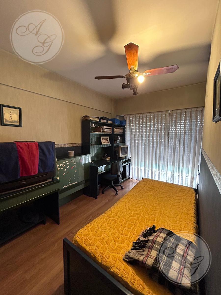 Imperdible Oportunidad - 5 Ambientes C/ Cochera Fija Cubierta y Balcon Doble - Refaccionado - Boedo 1