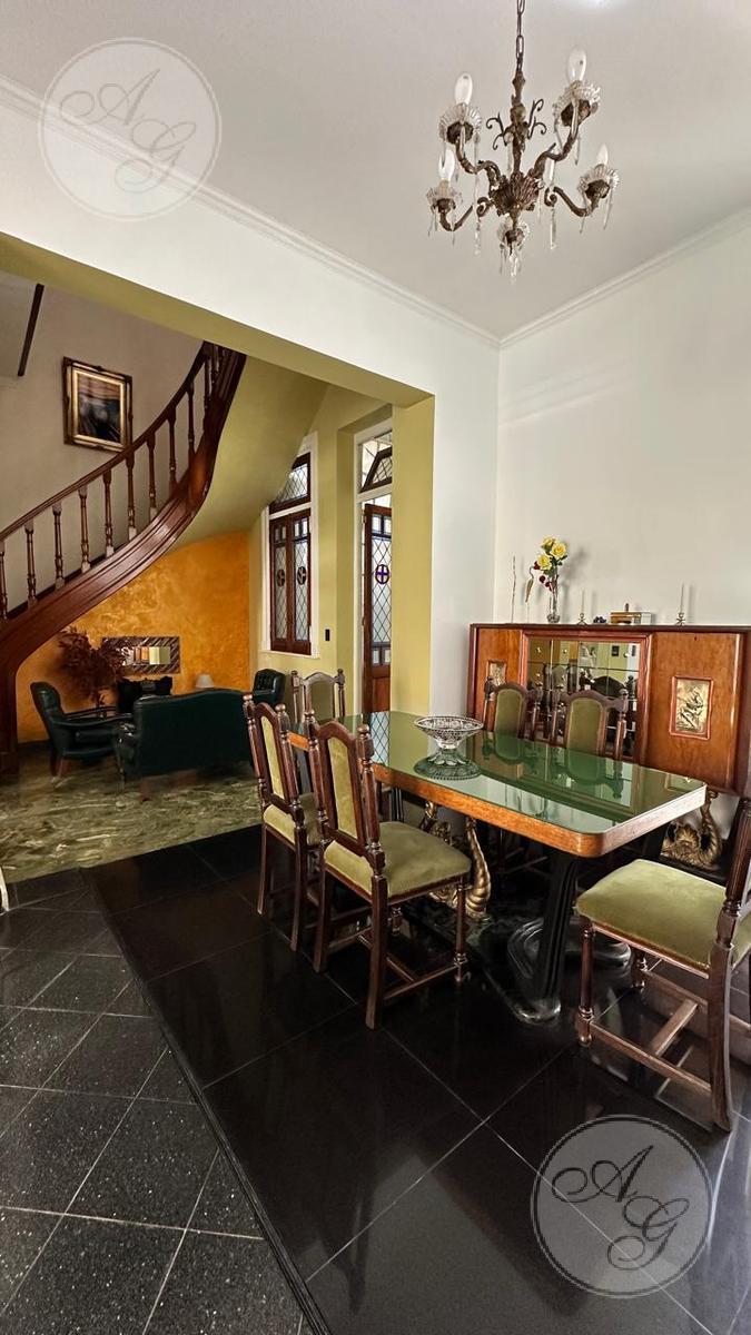 Imponente Casa de Estilo 6 Amb C/ Jardin y Cochera 5