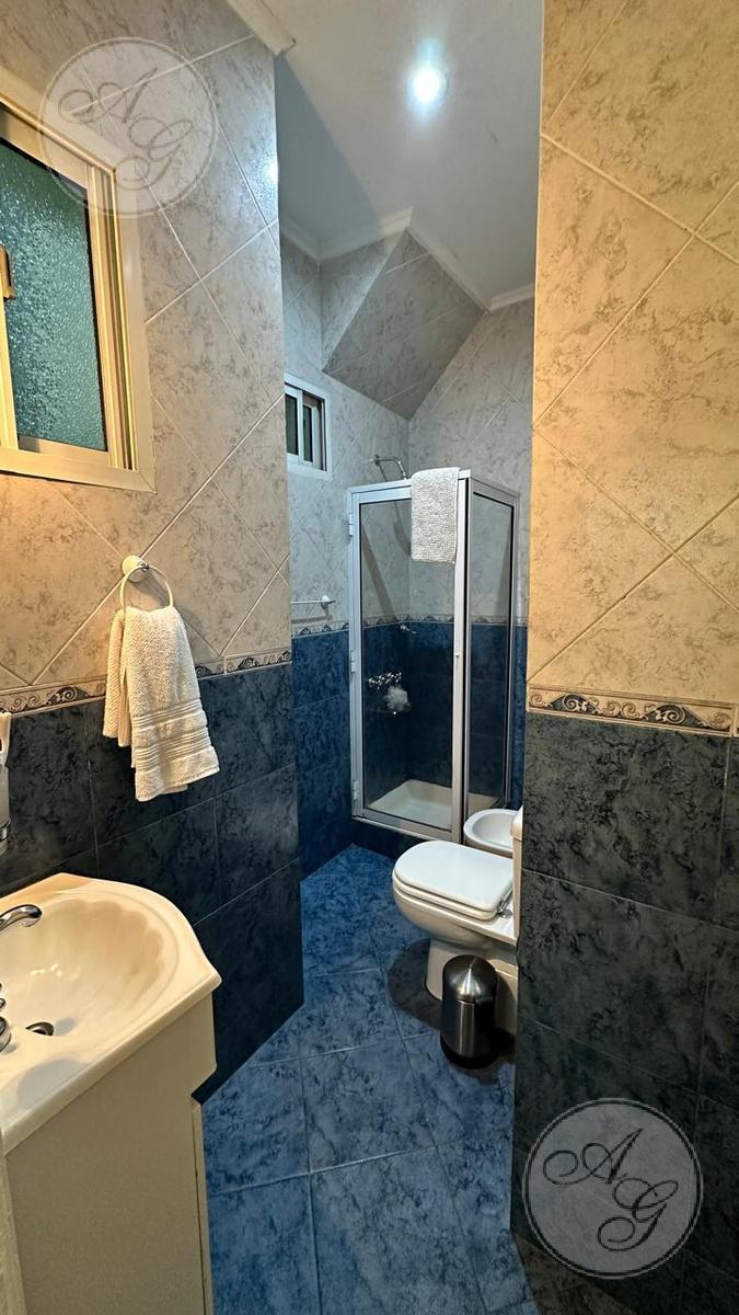Imponente Casa de Estilo 6 Amb C/ Jardin y Cochera 4
