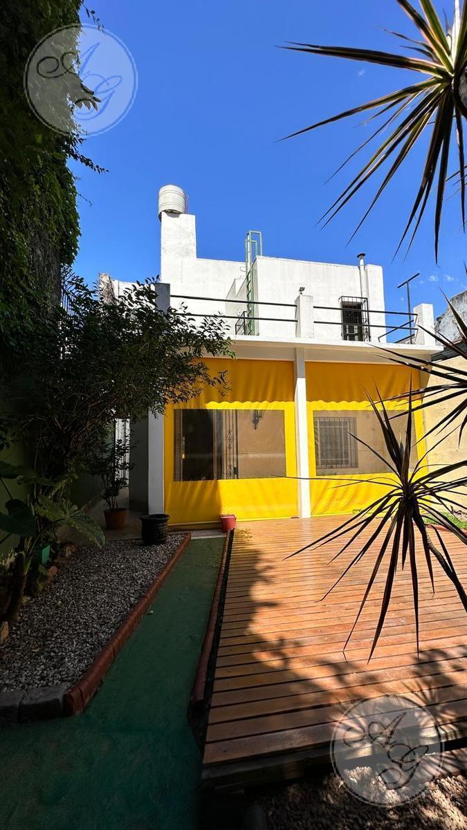 Imponente Casa de Estilo 6 Amb C/ Jardin y Cochera 3