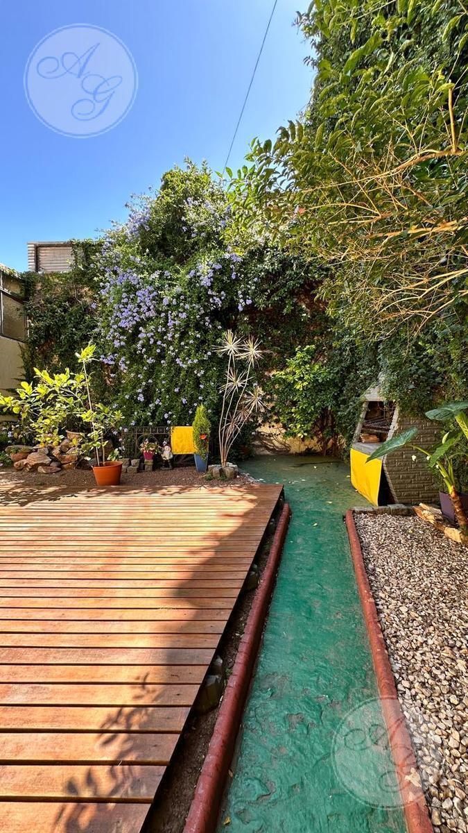 Imponente Casa de Estilo 6 Amb C/ Jardin y Cochera 2