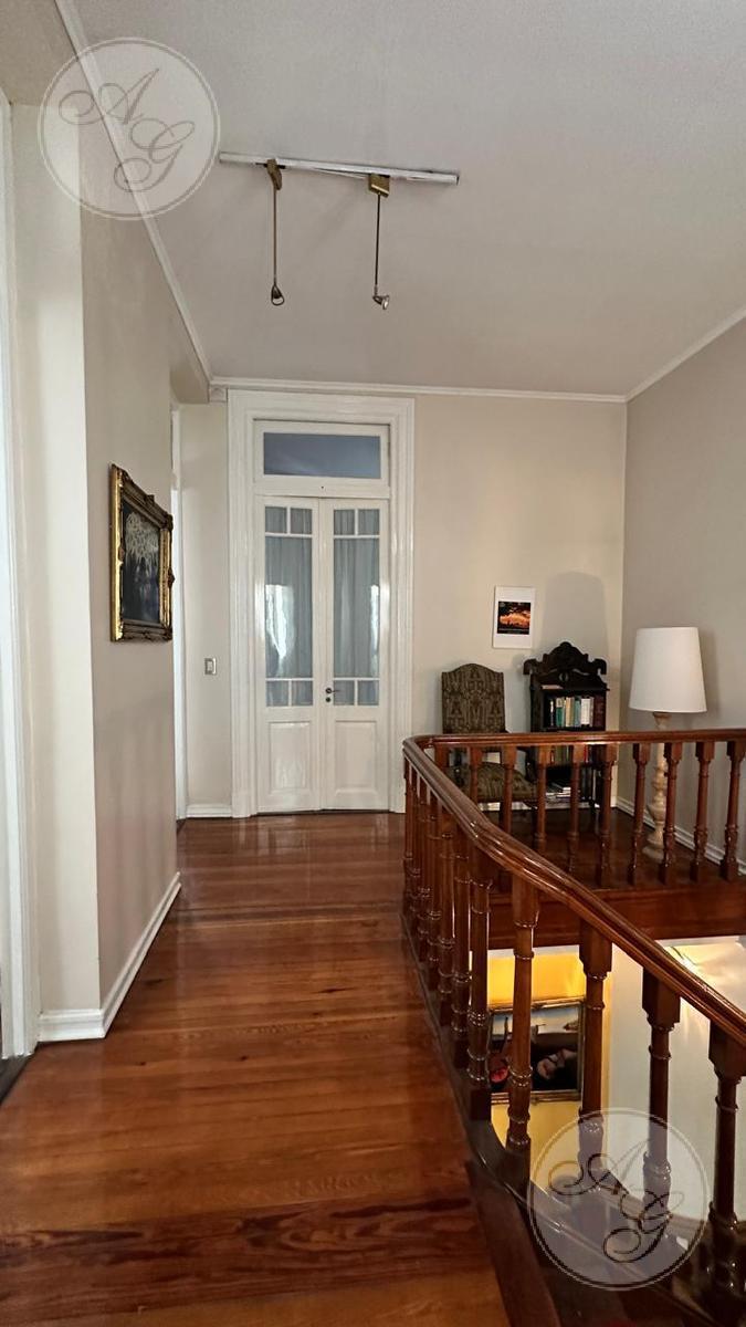 Imponente Casa de Estilo 6 Amb C/ Jardin y Cochera 1