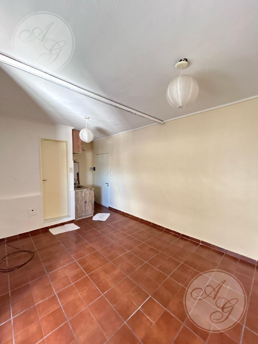 Monoambiente - Todo Luz - Muy Bajas Expensas - Seg 24hs - Inclan y Av La Plata 2