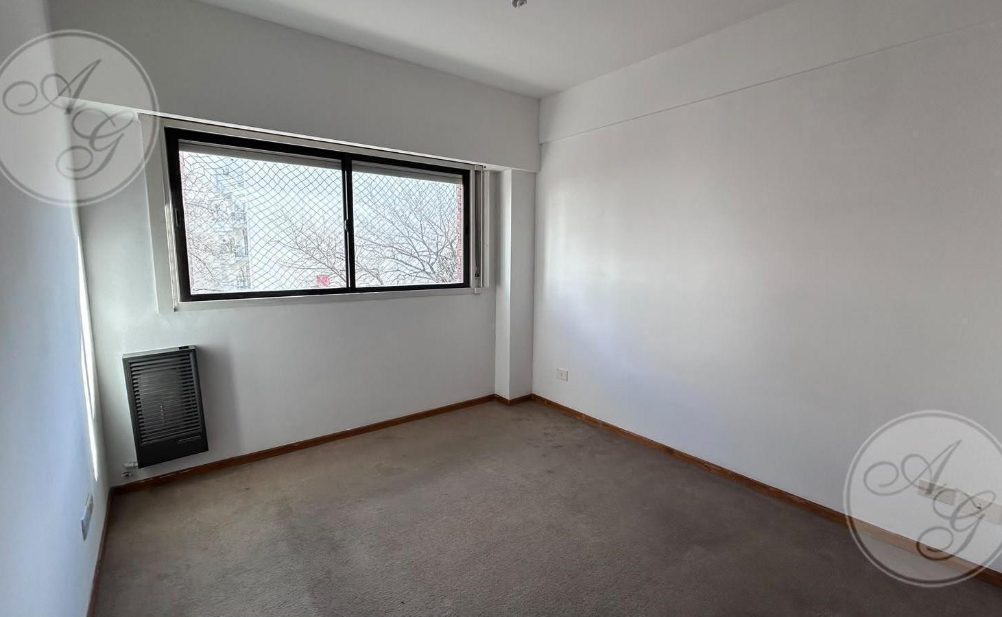 Foto de SEMIPISO 3 AMB/ CON COCHERA Y BALCON - CABALLITO - ENTRADA PRINCIPAL Y, imagen 3