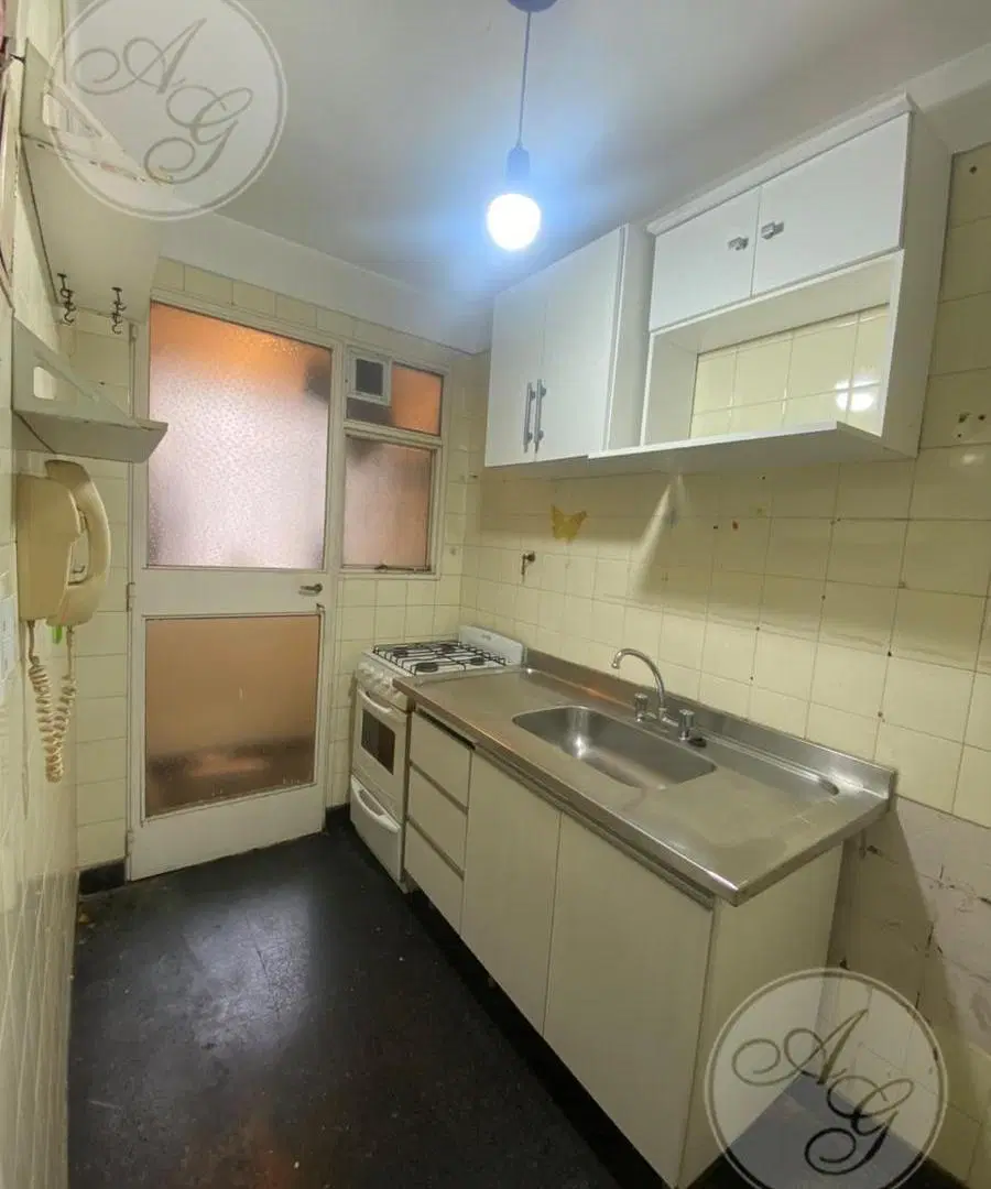 2 AMB. LUMINOSO Y EN EXCELENTE PRECIO - VENTA DIRECTA - AV LA PLATA 4
