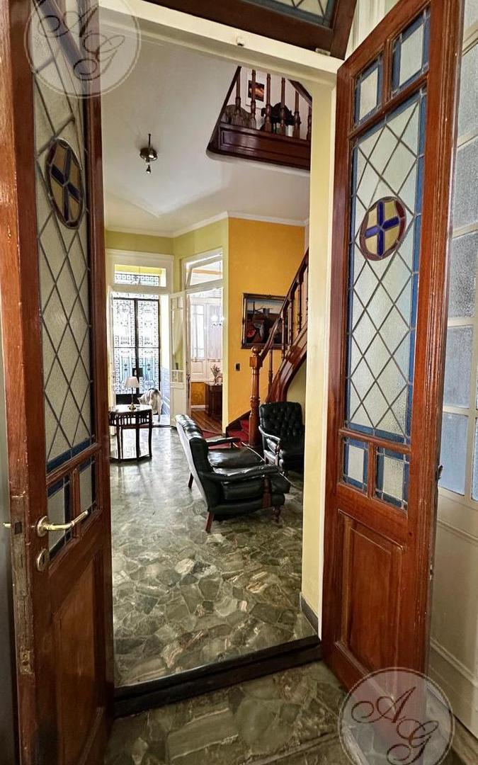 Foto de IMPONENTE CASA DE ESTILO - 6 AMB C/ JARDIN Y COCHERA, imagen 3
