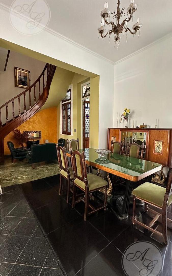 Foto de IMPONENTE CASA DE ESTILO - 6 AMB C/ JARDIN Y COCHERA, imagen 2