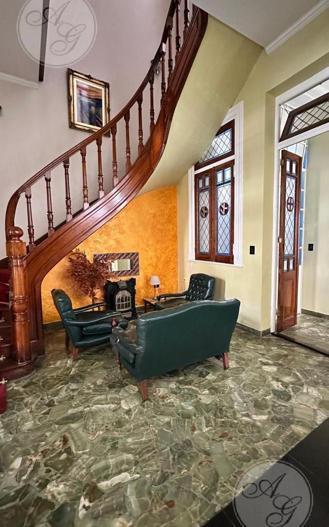 Foto de IMPONENTE CASA DE ESTILO - 6 AMB C/ JARDIN Y COCHERA, imagen 4
