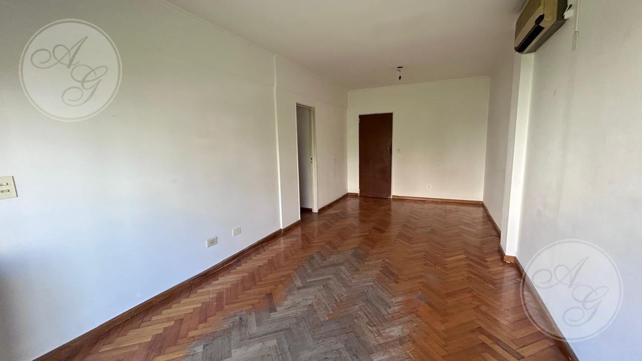 Foto de SEMIPISO 3 AMB/ CON COCHERA Y BALCON - CABALLITO - ENTRADA PRINCIPAL Y, imagen 3