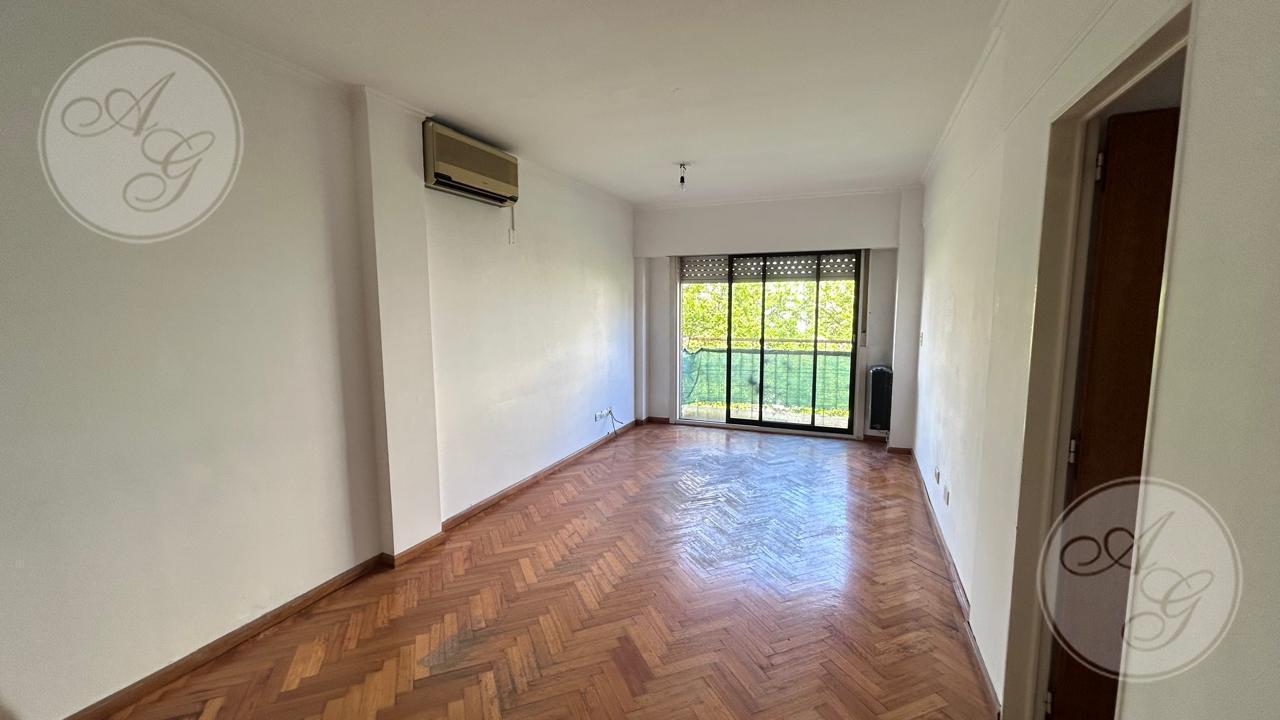Foto de SEMIPISO 3 AMB/ CON COCHERA Y BALCON - CABALLITO - ENTRADA PRINCIPAL Y, imagen 2