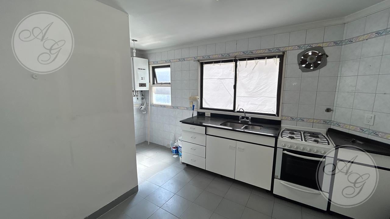 Foto de SEMIPISO 3 AMB/ CON COCHERA Y BALCON - CABALLITO - ENTRADA PRINCIPAL Y, imagen 5