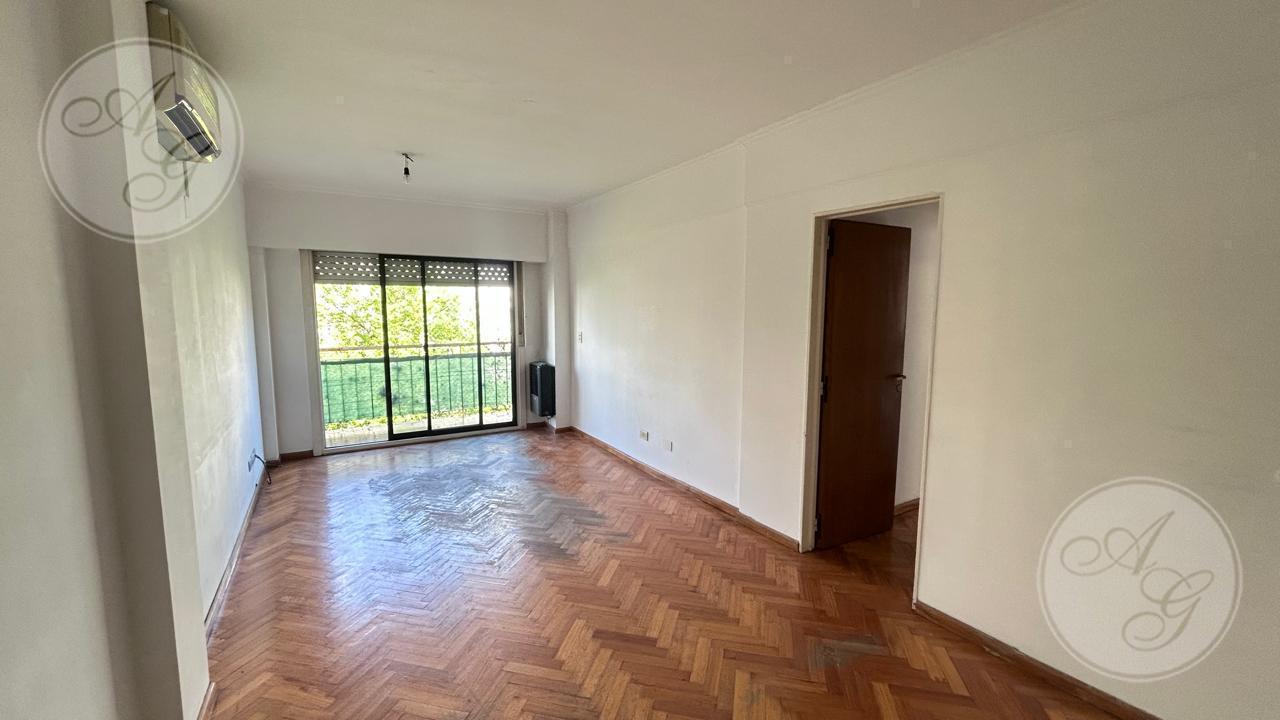 Foto de SEMIPISO 3 AMB/ CON COCHERA Y BALCON - CABALLITO - ENTRADA PRINCIPAL Y, imagen 1