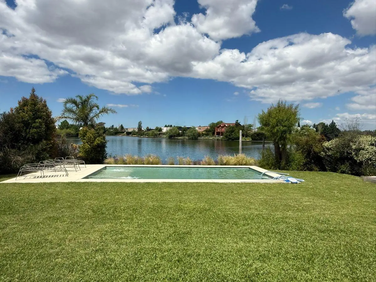 L Iturralde Prop - Venta Casa a La Laguna en Lagos del Norte. 4 Dorm 1