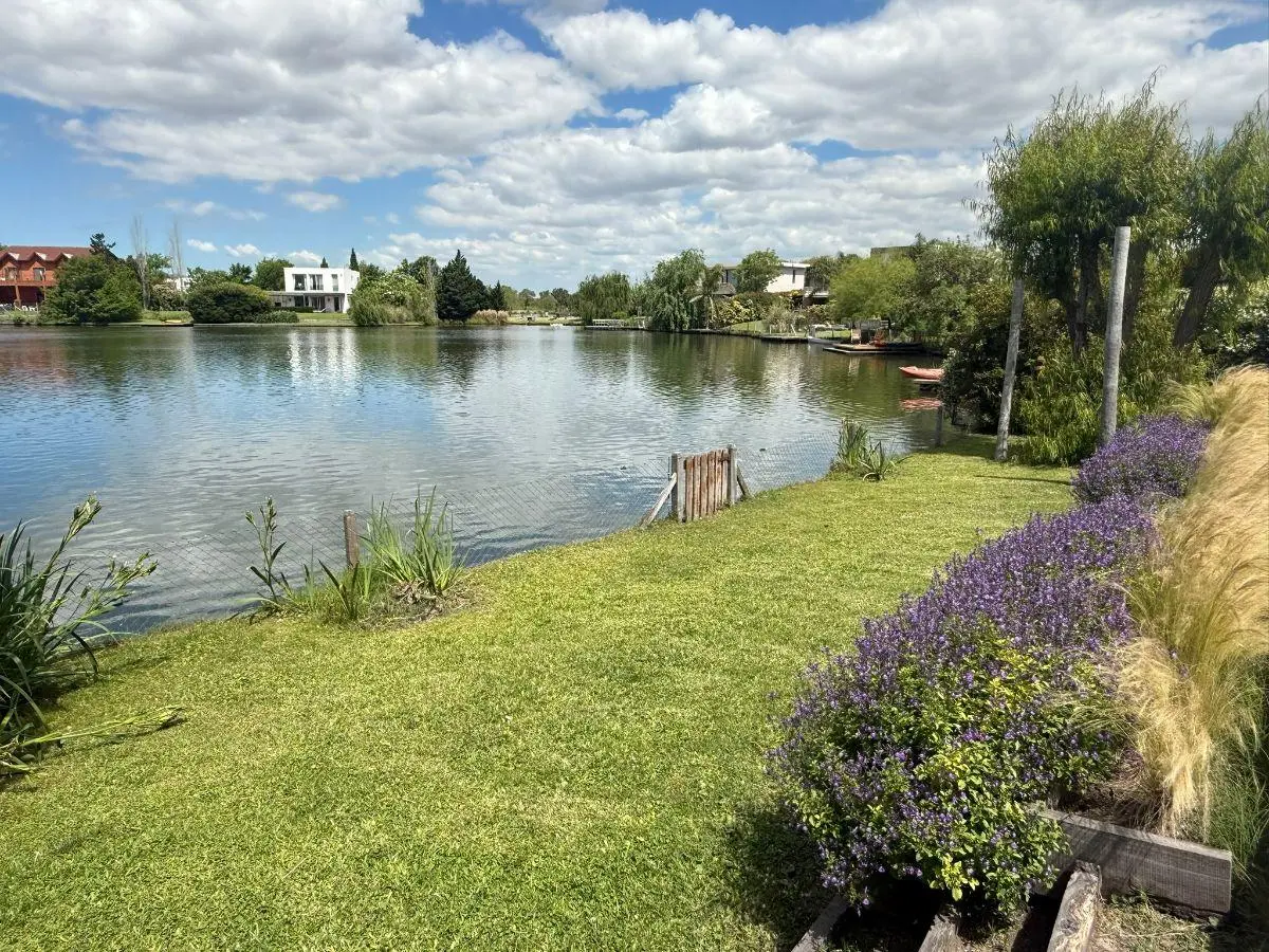 L Iturralde Prop - Venta Casa a La Laguna en Lagos del Norte. 4 Dorm 8