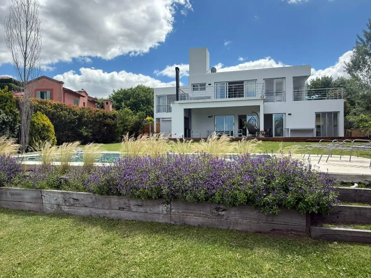 L Iturralde Prop - Venta Casa a La Laguna en Lagos del Norte. 4 Dorm 5