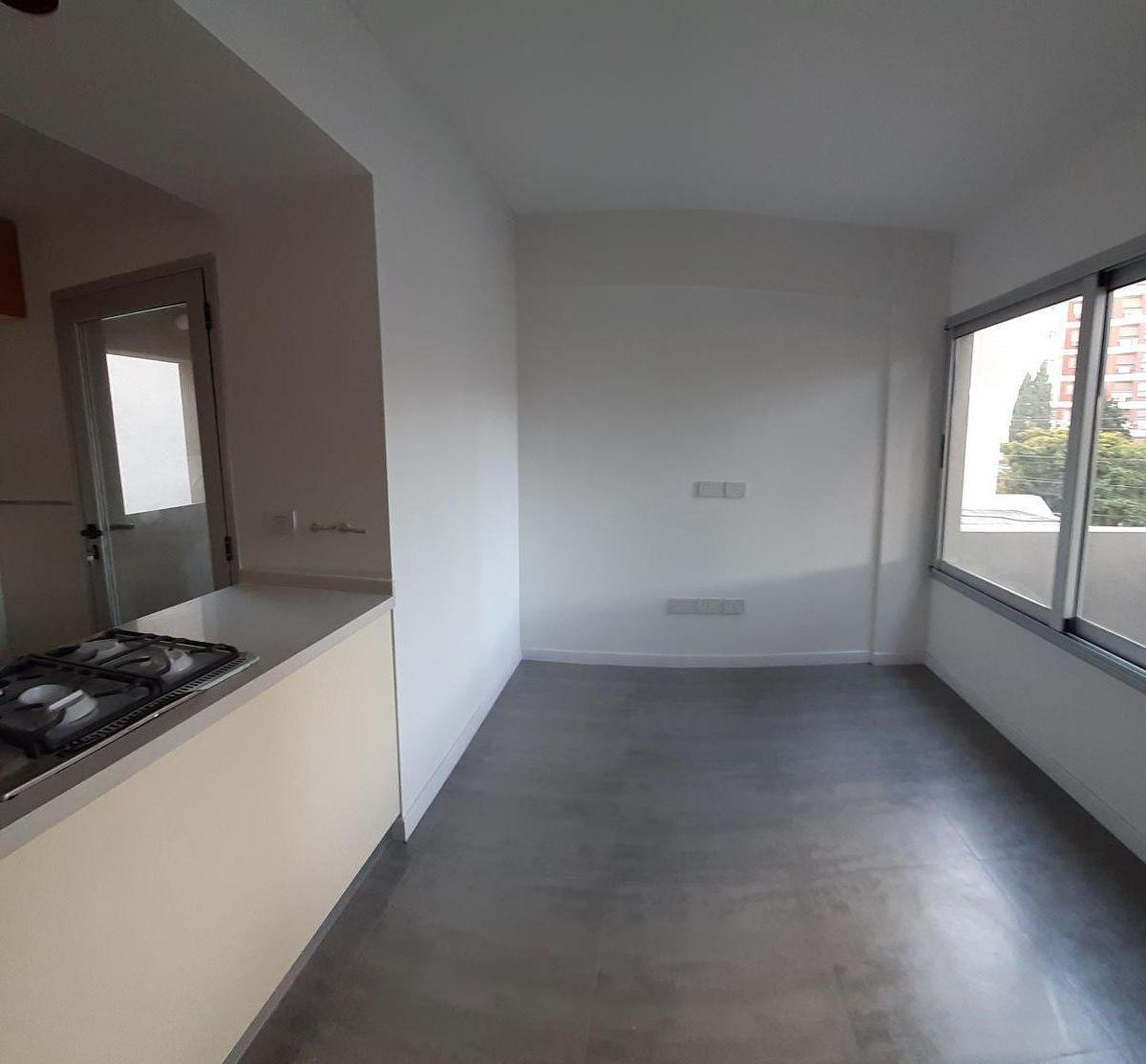 Departamento en Villa Luro 4 Ambientes con Cochera Doble Incluida y Aires. 3